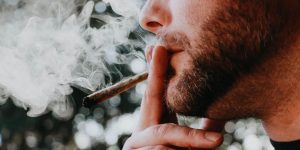 How to Smoke Cannabis : a Beginner Guide on Strain
